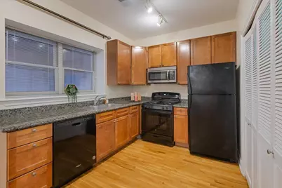 [Address not provided], Chicago, IL 60637 - Photo 10
