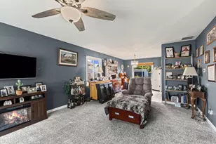 1549 Hollytree Ln, Crystal Lake, IL 60014 - Photo 8