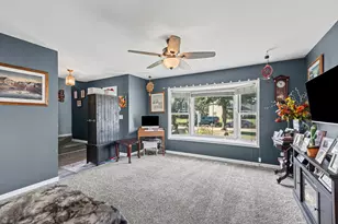 1549 Hollytree Ln, Crystal Lake, IL 60014 - Photo 6
