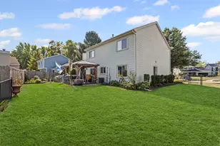 1549 Hollytree Ln, Crystal Lake, IL 60014 - Photo 4