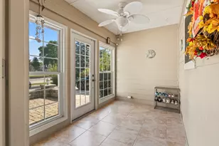 641 Silver Rock Ln, Buffalo Grove, IL 60089 - Photo 2