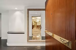 132 E Delaware Pl, Chicago, IL 60611 - Photo 4