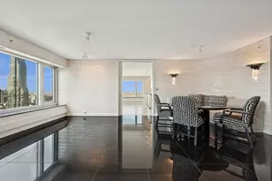 132 E Delaware Pl, Chicago, IL 60611 - Photo 16