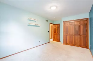 10 Inverness Dr, Bloomington, IL 61701 - Photo 28