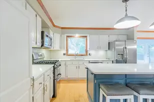 10 Inverness Dr, Bloomington, IL 61701 - Photo 10