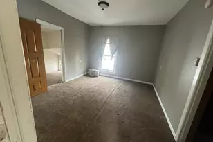 1002 N Roosevelt Ave, Bloomington, IL 61701 - Photo 14