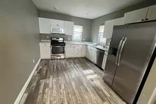 1002 N Roosevelt Ave, Bloomington, IL 61701 - Photo 6