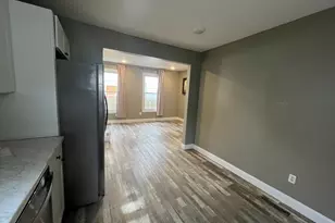 1002 N Roosevelt Ave, Bloomington, IL 61701 - Photo 8