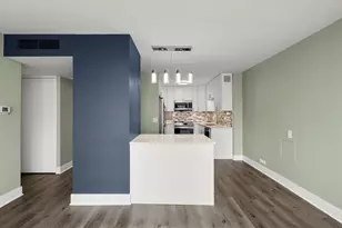 260 E Chestnut St, Chicago, IL 60611 - Photo 2