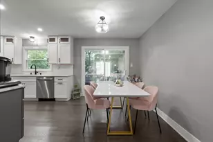 17803 Dogwood Ln, Hazel Crest, IL 60429 - Photo 4