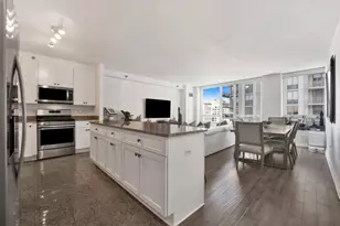 33 W Ontario St, Chicago, IL 60654 - Photo 2