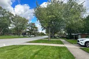 433 Lakewood Blvd, Park Forest, IL 60466 - Photo 6