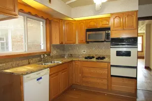 942 Bellwood Ave, Bellwood, IL 60104 - Photo 8