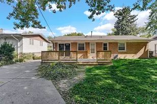 1225 N King Dr NE, South Holland, IL 60473 - Photo 4