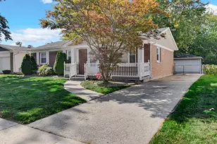 1225 N King Dr NE, South Holland, IL 60473 - Photo 2