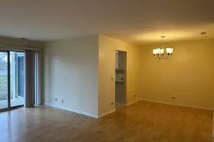 1250 N Streamwood Ln, Vernon Hills, IL 60061 - Photo 8