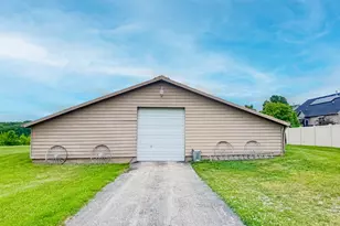 170 Montgomery Rd, Montgomery, IL 60538 - Photo 1