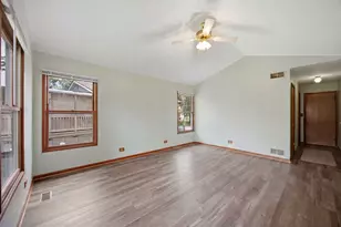 2713 Ravinia Ln, Woodridge, IL 60517 - Photo 12
