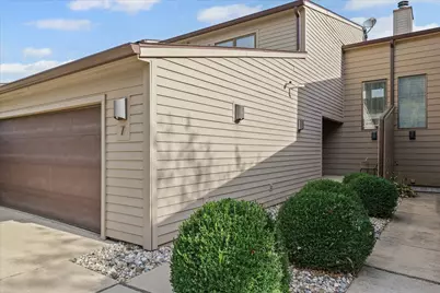 7 Briar Hill Circle #7, Champaign, IL 61822 - Photo 4