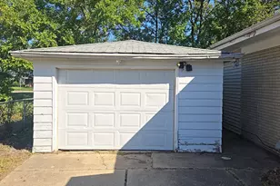 220 N Park Dr, Glenwood, IL 60425 - Photo 6