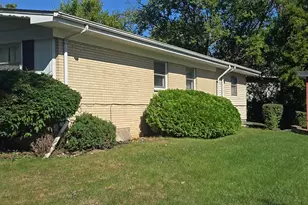 220 N Park Dr, Glenwood, IL 60425 - Photo 2