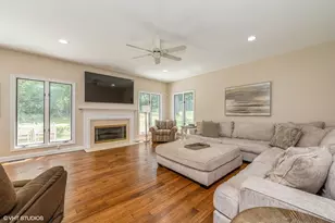 7310 Hillside Dr, Spring Grove, IL 60081 - Photo 4