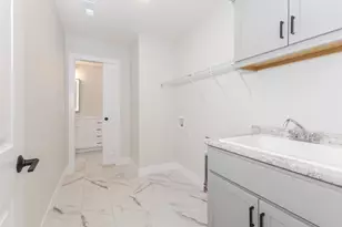 5214 Belvedere Dr, Bloomington, IL 61705 - Photo 32