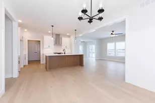 5214 Belvedere Dr, Bloomington, IL 61705 - Photo 8