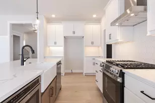 5214 Belvedere Dr, Bloomington, IL 61705 - Photo 12