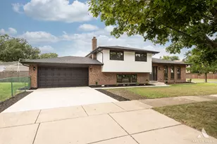 15601 Latrobe Ave, Oak Forest, IL 60452 - Photo 2