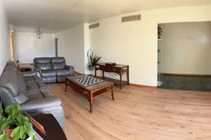 7110 W 82nd Pl, Burbank, IL 60459 - Photo 2