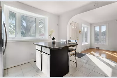 9858 Montrose Avenue, Schiller Park, IL 60176 - Photo 6