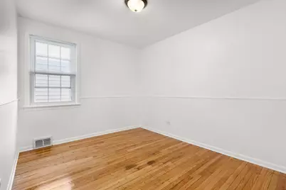 9858 Montrose Avenue, Schiller Park, IL 60176 - Photo 8