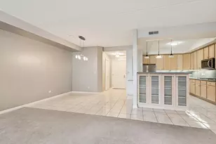 445 Village Green Ct, Lincolnshire, IL 60069 - Photo 8