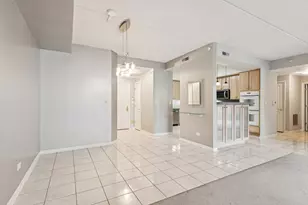 445 Village Green Ct, Lincolnshire, IL 60069 - Photo 6