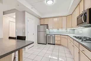 445 Village Green Ct, Lincolnshire, IL 60069 - Photo 10