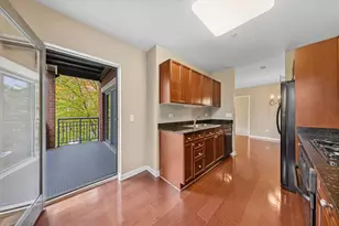 255 E Liberty Dr, Wheaton, IL 60187 - Photo 4