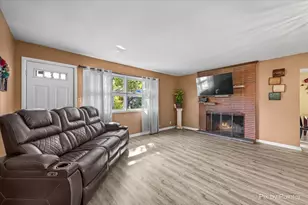 1103 Lawrence Ave, Elgin, IL 60123 - Photo 12