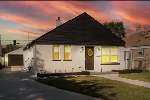 348 Frederick Ave, Bellwood, IL 60104 - Photo 1