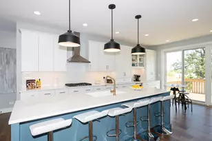 1572 Dempsey Dr, Saint Charles, IL 60174 - Photo 2