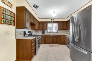 3109 190th St, Lansing, IL 60438 - Photo 2