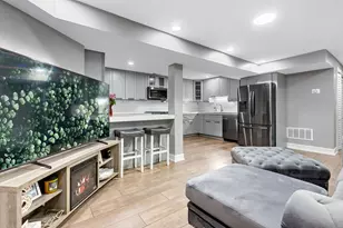 443 E 45th Pl, Chicago, IL 60653 - Photo 2