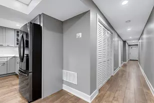 443 E 45th Pl, Chicago, IL 60653 - Photo 8