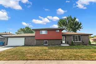 13706 Crestview Ct, Crestwood, IL 60418 - Photo 1