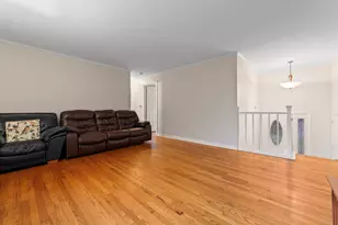 103 S Seebert St, Cary, IL 60013 - Photo 2