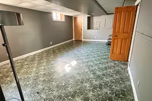 527 Ashland Ave, Elgin, IL 60123 - Photo 10