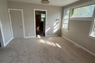 527 Ashland Ave, Elgin, IL 60123 - Photo 4