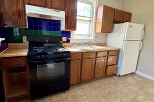 527 Ashland Ave, Elgin, IL 60123 - Photo 8