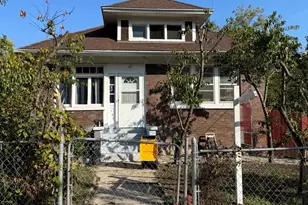 527 Ashland Ave, Elgin, IL 60123 - Photo 1