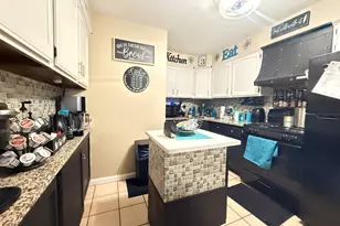 157 Gregory St, Aurora, IL 60504 - Photo 4